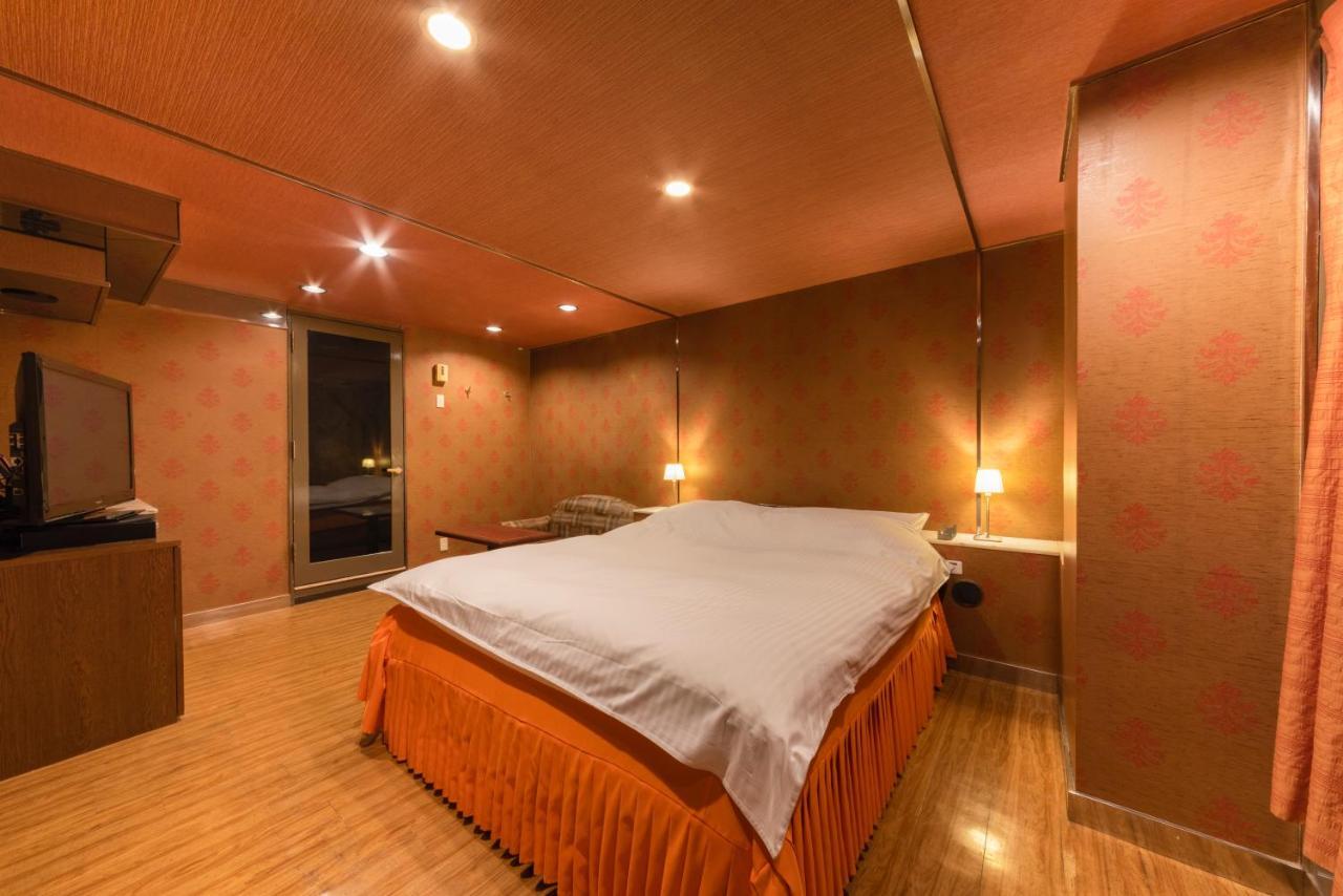Hotel Chapel Story Sakaihigashi (Adults Only) Szakai Kültér fotó