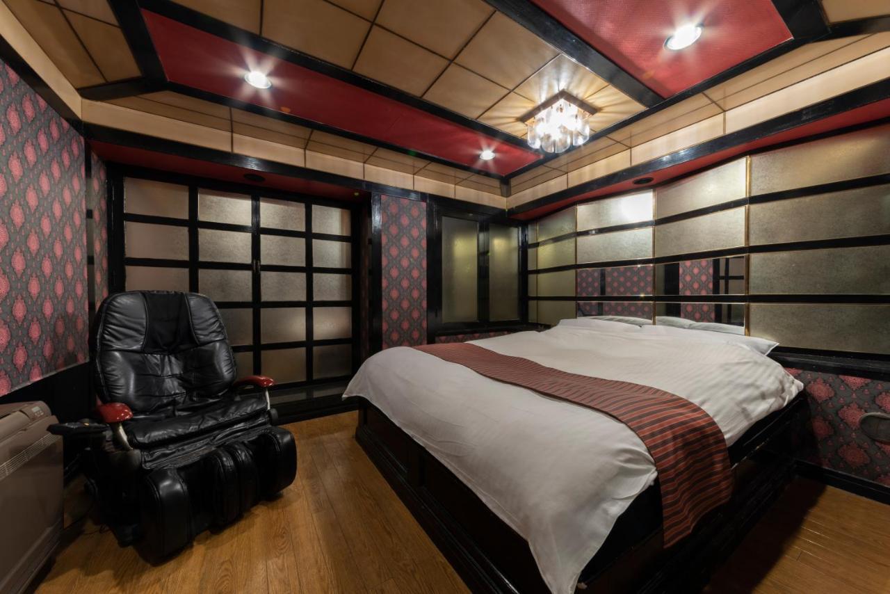 Hotel Chapel Story Sakaihigashi (Adults Only) Szakai Kültér fotó