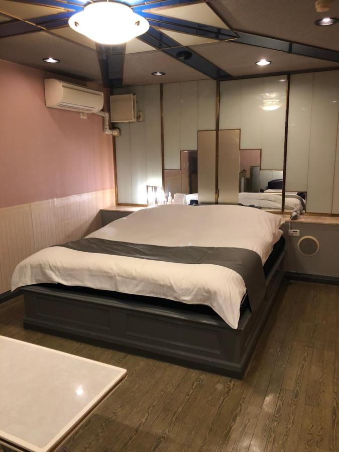 Hotel Chapel Story Sakaihigashi (Adults Only) Szakai Kültér fotó