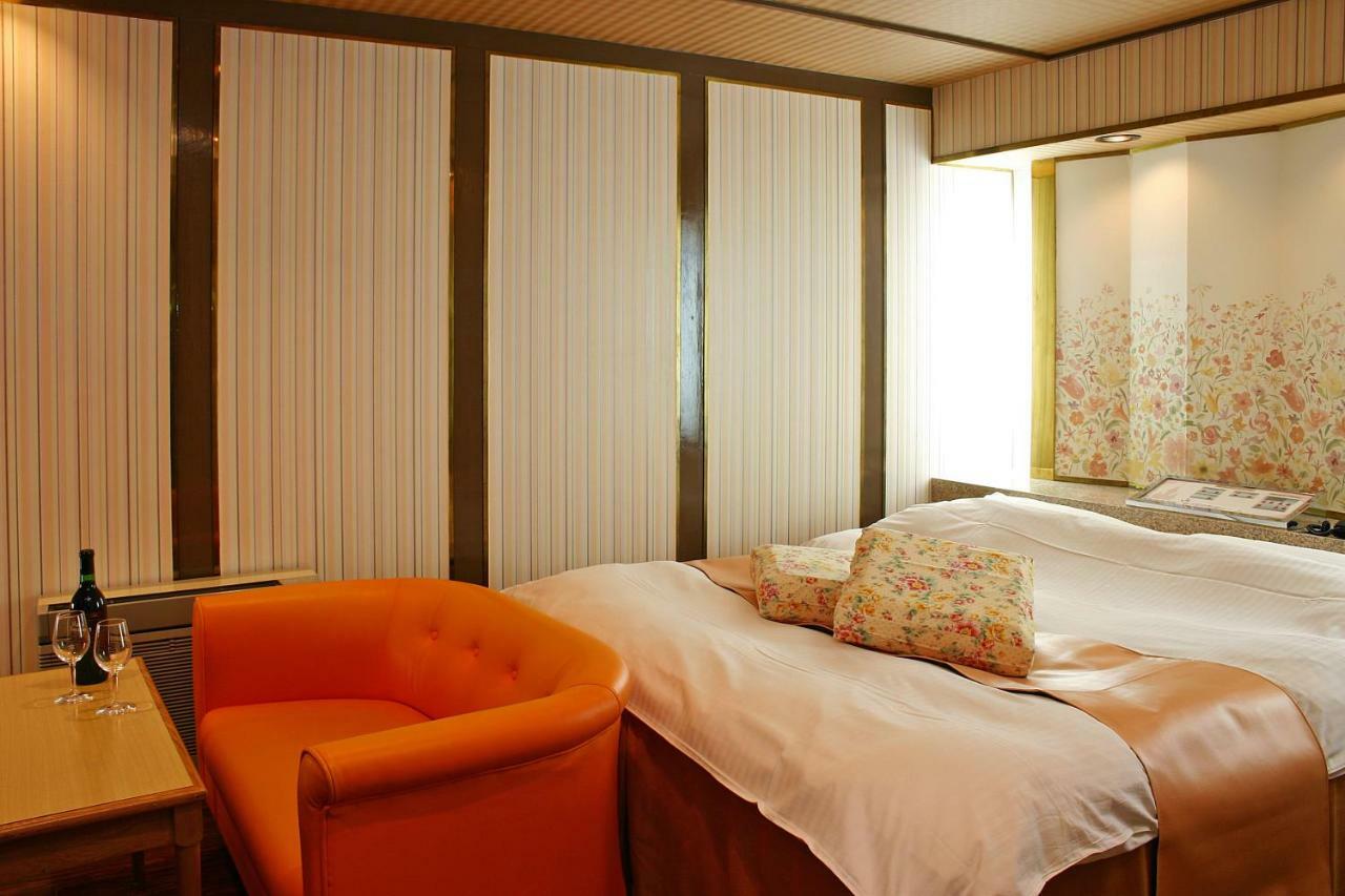 Hotel Chapel Story Sakaihigashi (Adults Only) Szakai Kültér fotó